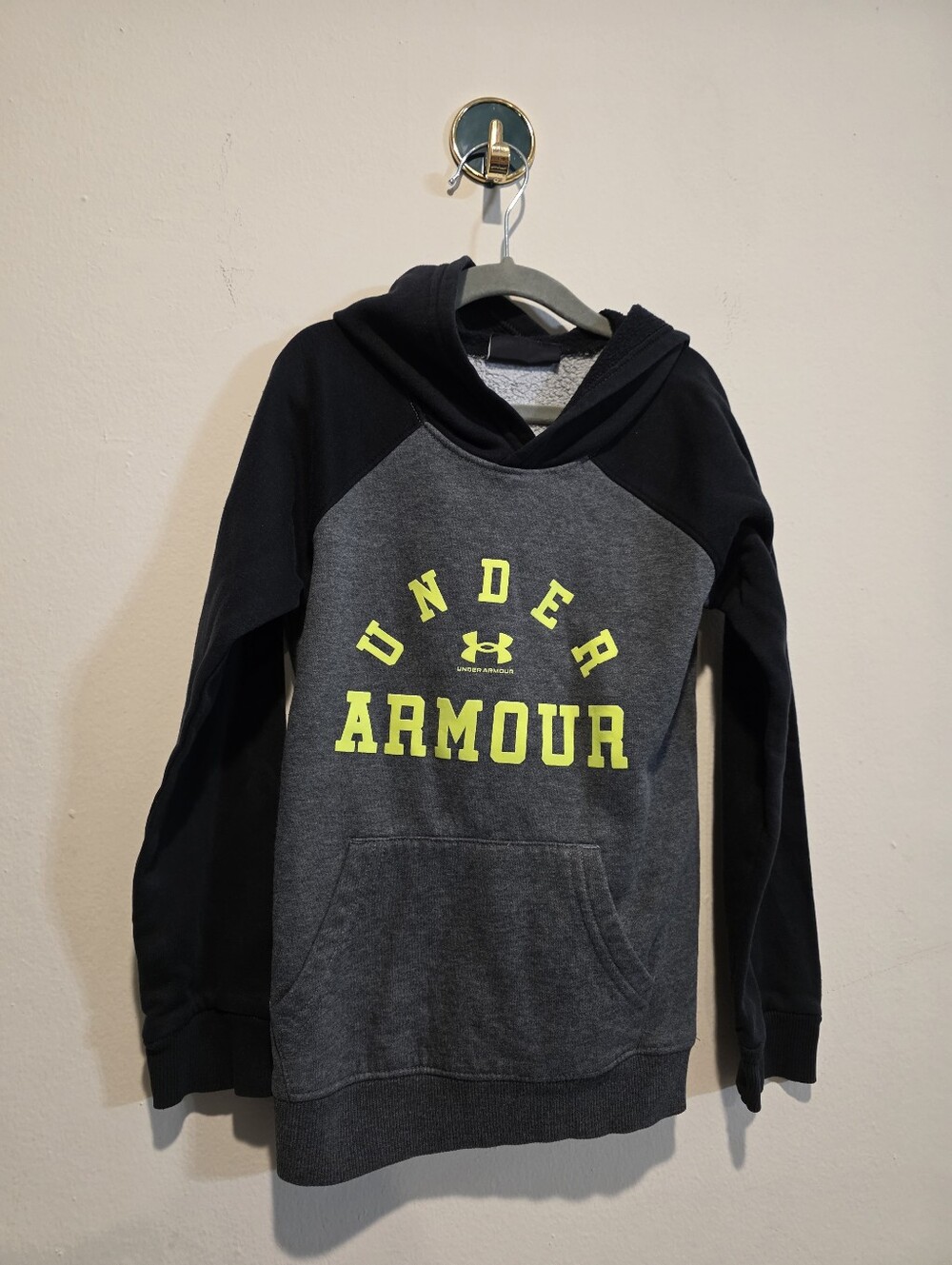 Under Armour Boys Colorblock Fleece Hoodie | Heather Charcoal & Black | Size 7